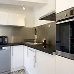 Apartment Les De Laure - L'or Vert, Avec Vue Sur Le Chateau, Parking Prive, Climatisation, Netflix, A 160 M De La Cite Medievale *