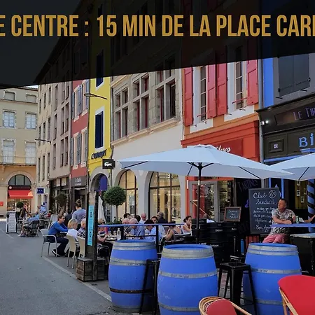 Appartement Les De Laure - L'or Vert, Avec Vue Sur Le Château, Parking Privé, Climatisation, Netflix, à 160 M De La Cité Médiévale