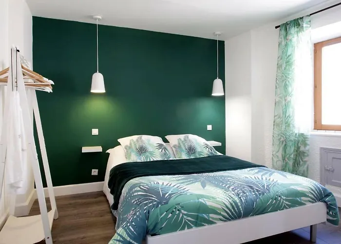 Appartement Les De Laure - L'or Vert, Avec Vue Sur Le Château, Parking Privé, Climatisation, Netflix, à 160 M De La Cité Médiévale Carcassonne