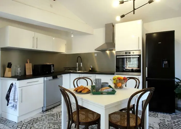 Les De Laure - L'or Vert, Avec Vue Sur Le Château, Parking Privé, Climatisation, Netflix, à 160 M De La Cité Médiévale