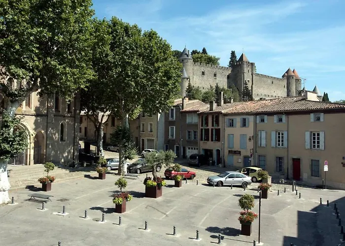 Apartment Les De Laure - L'or Vert, Avec Vue Sur Le Chateau, Parking Prive, Climatisation, Netflix, A 160 M De La Cite Medievale