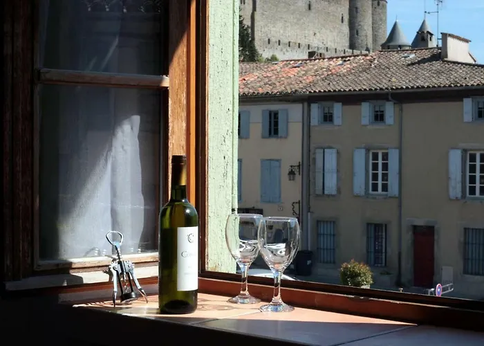 Apartment Les De Laure - L'or Vert, Avec Vue Sur Le Chateau, Parking Prive, Climatisation, Netflix, A 160 M De La Cite Medievale *